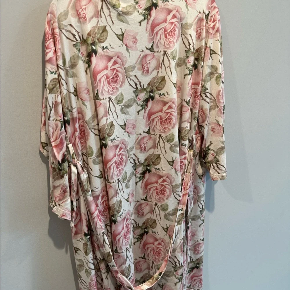 Floral Pink Robe - Picture 2 of 3